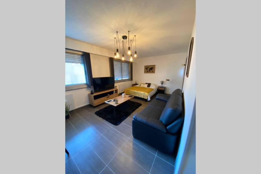 Le 12 Du Temple - Plein Coeur Centre Ville, Residence Privee, 5Mn Gare Sncf, Wifi Et Netflix 니오르 외부 사진